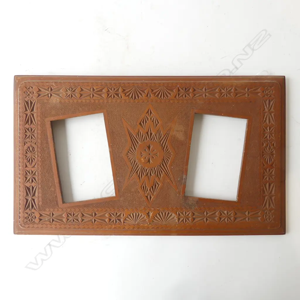 KAURI CHIP CARVED TWO WINDOW PHOTO FRAME Image 1++