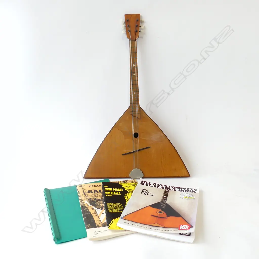 RUSSIAN 6 STRING BALALIKA L680 WITH BOOKS Image 1++
