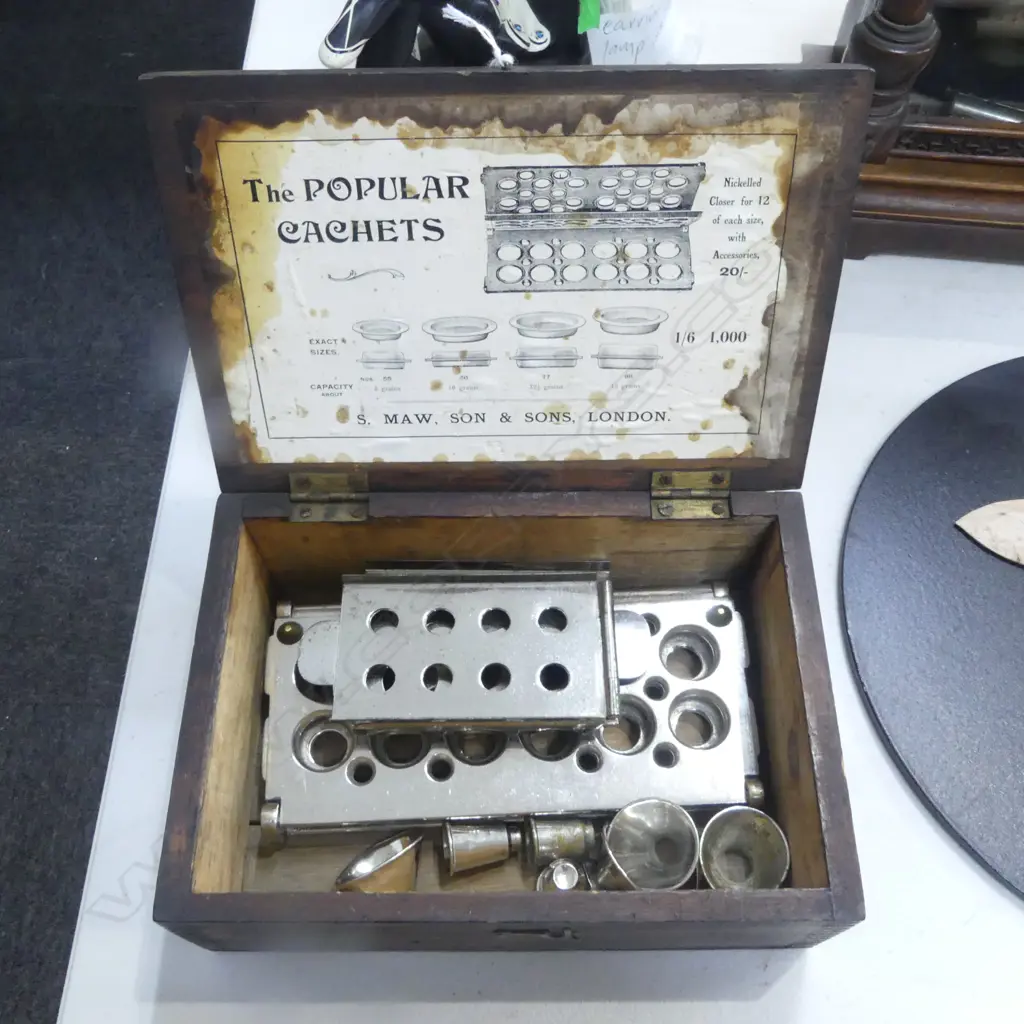 ANTIQUE PILL MAKING TOOLS IN WOODEN BOX W.235mm Image 1++