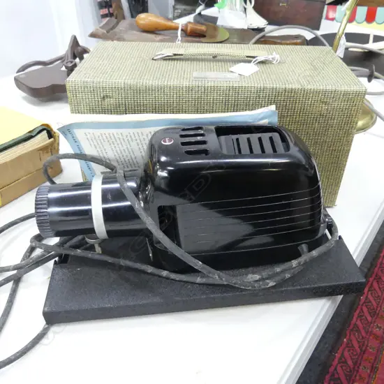 1950’S KODAK ‘KODASLIDE’ PROJECTOR BY EASTMAN KODAK NY USA WITH CASE AND PAMPHLET