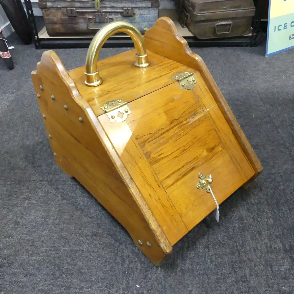 VINTAGE WOODEN COAL SKUTTLE w. SCOOP & BELLOWS Image 1++