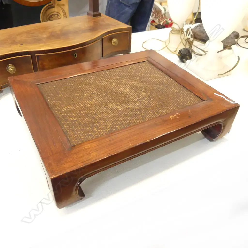 ORIENTAL WOODEN STAND w. INLAID WOVEN PANEL 400x320x100mm Image 1++