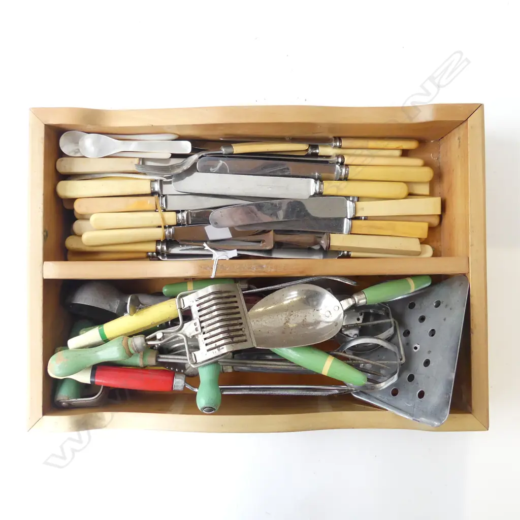 WOODEN TRAY 420x300mm + ASST. VINTAGE KITCHEN TOOLS & IVORINE 'BONE' HANDLED KNIVES Image 1++