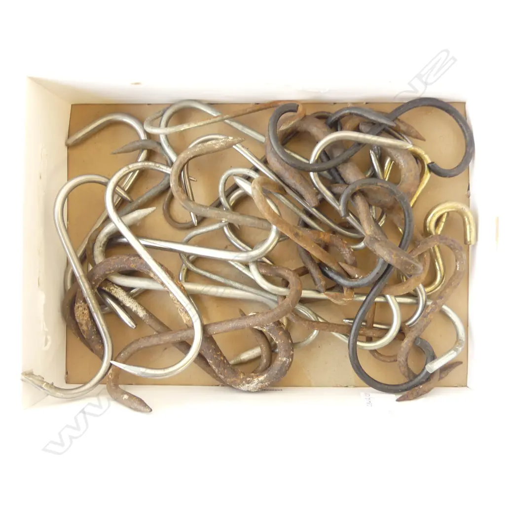 COLLECTION OF 33 ‘BUTCHERS’ HOOKS OR ‘S’ HOOKS – CAST IRON, STAINLESS STEEL & BRASS Image 1++