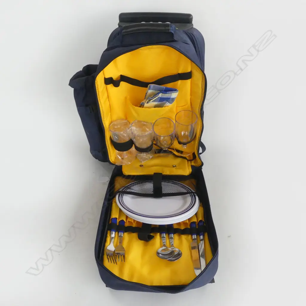 BLUE CANVAS BACK PACK w. PICNIC SET INSIDE Image 1++