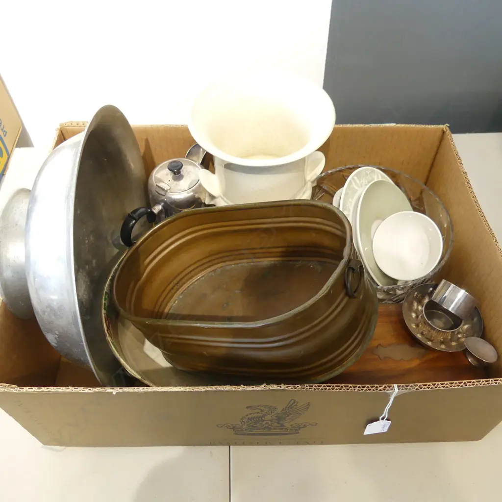 BOX OF R/DOULTON BOWL. CRYSTAL BOWL. HARDWOOD CIGAR BOX. NZ VASE? ETC Image 1++