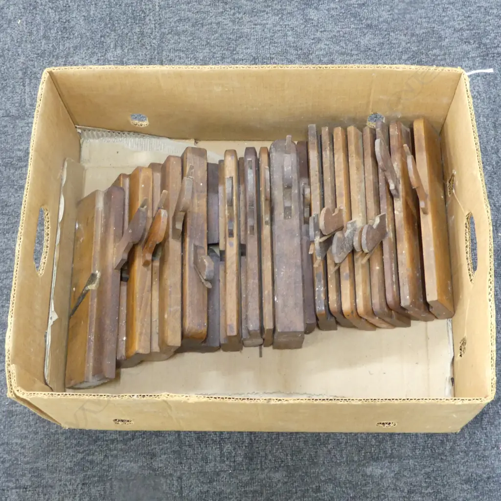VINTAGE WOODEN PLANE TOOLS Image 1++