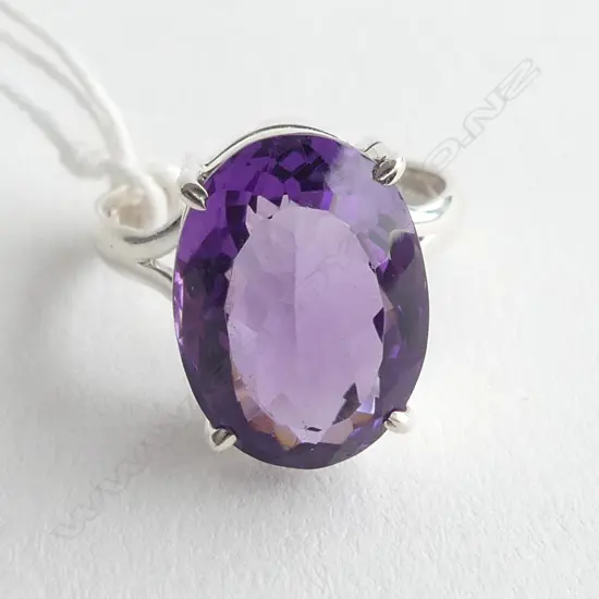 SILVER & AMETHYST RING, OVAL CUT STONE SIZE R