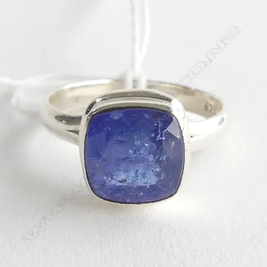 SILVER & TANZANITE RING, CUSHION CUT STONE SIZE S