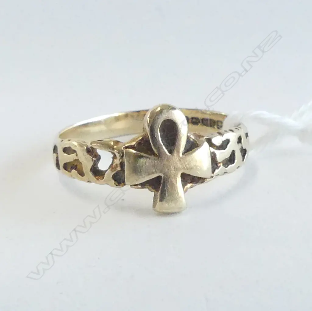 9ct YELLOW GOLD RELIGOUS RING 1.75gms SIZE O Image 1++