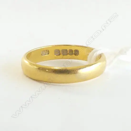 22ct Y/GOLD BAND RING 3.5gms HALL MARKED LONDON SIZE L