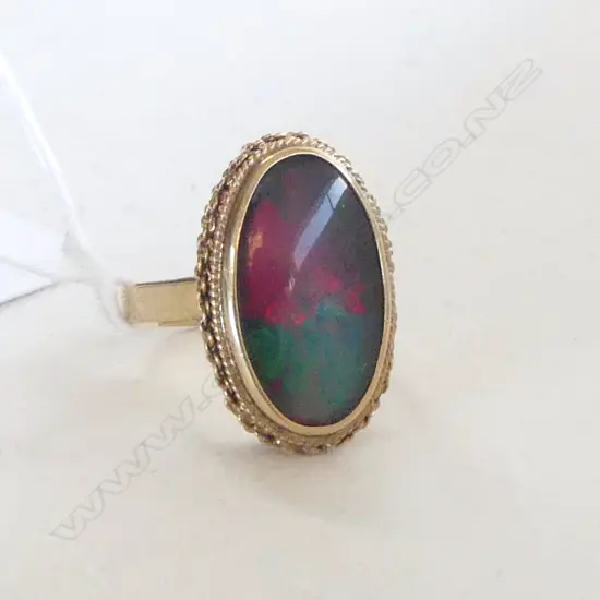 9ct GOLD & OPAL DUBLET RING ROPE LINK EDGE  SIZE L 1/2 5.2gms