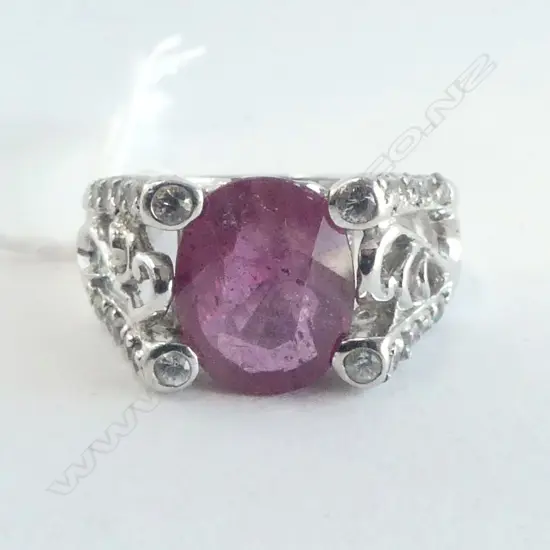 9ct W/GOLD RUBY & WHITE STONE RING decorative pillared shoulders 6,2gms SIZE N