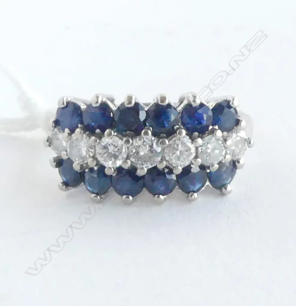 18CT W/G DIAMOND & SAPPHIRE RING 4.8gms SIZE O Image 1++
