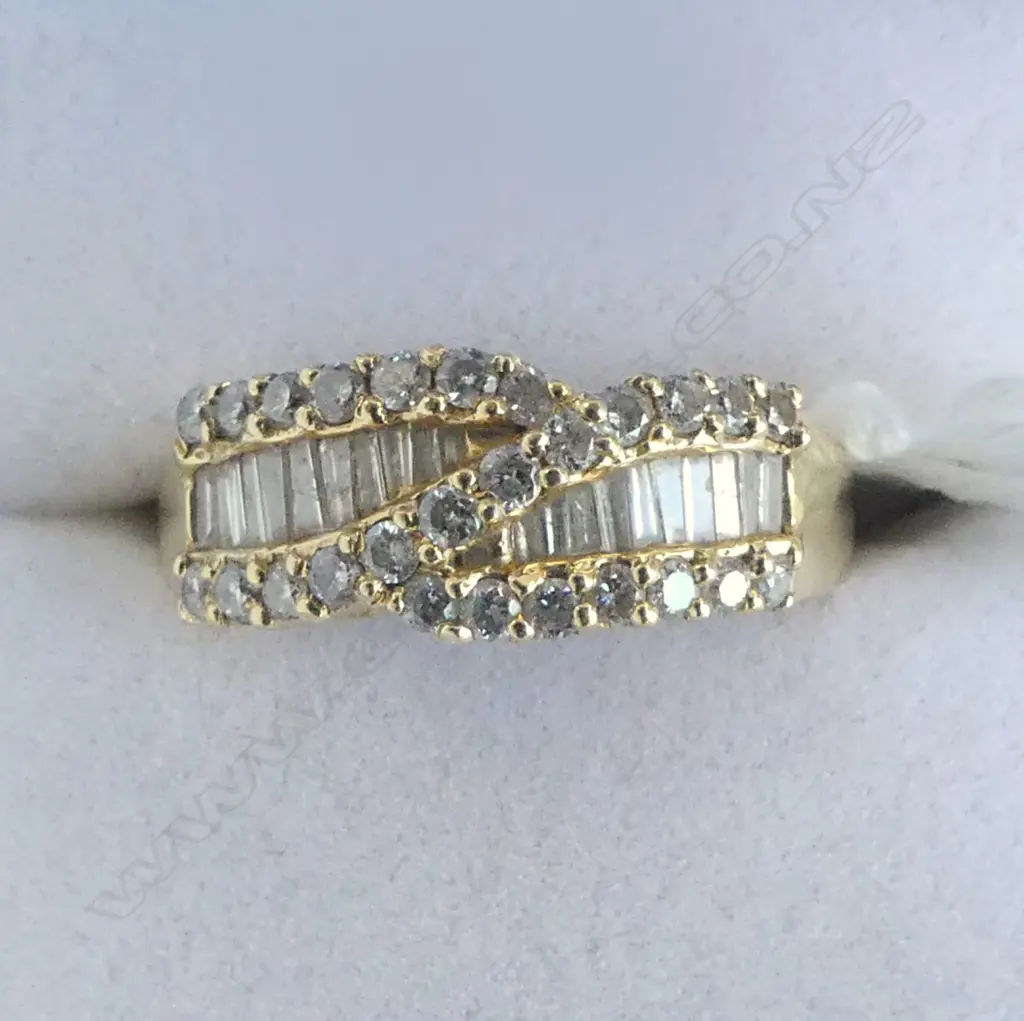 18CT DIAMOND RING 4.5gms SIZE M 1/2 Image 1++