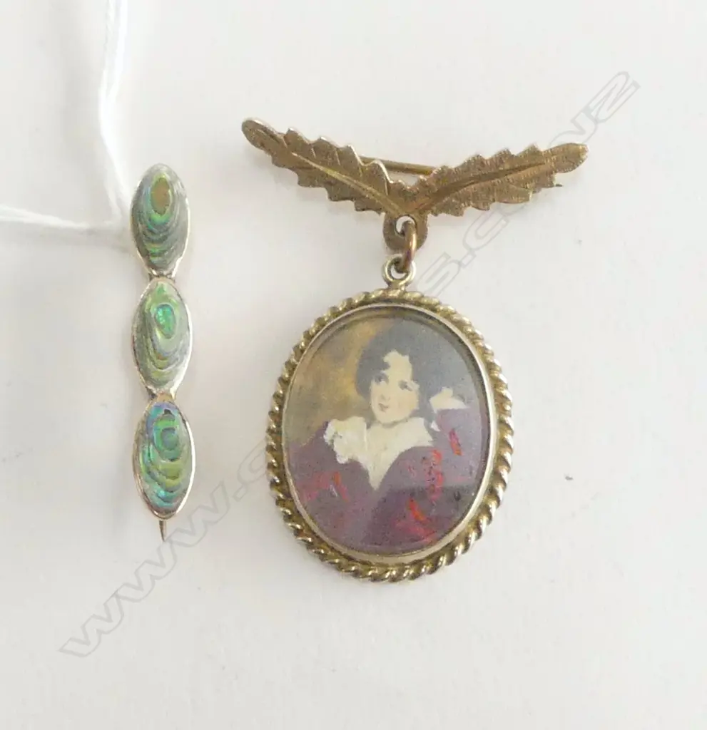 2 BROOCHES, 9CT & PAUA 1.9gms, CAMEO w. 9CT BAND 7.1gms Image 1++