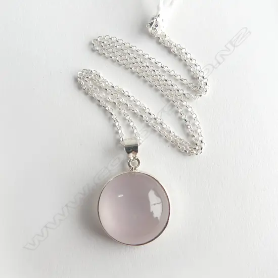 SILVER & ROSE QUARTZ PENDANT ON SILVER CHAIN