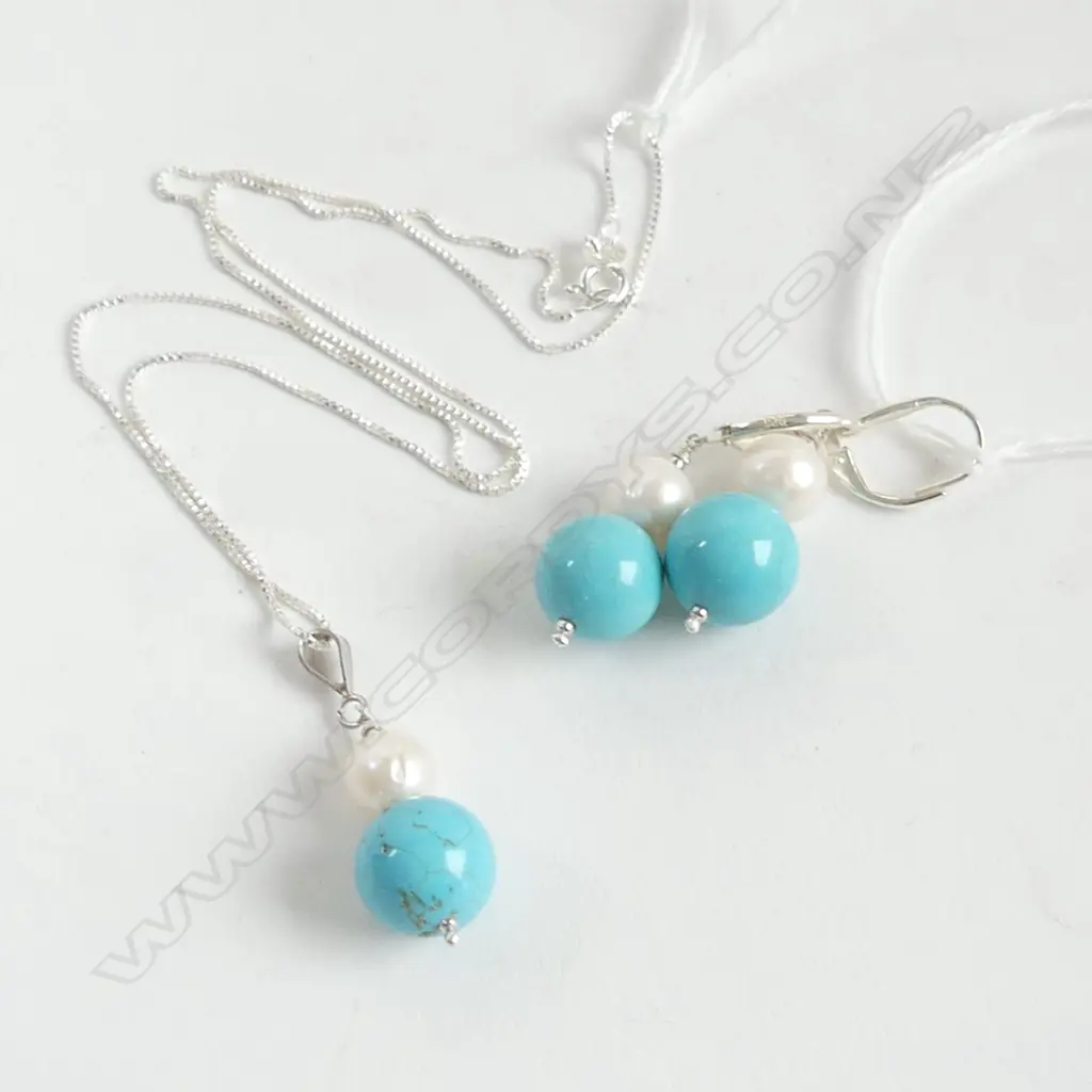 SILVER TURQUOISE & PEARL NECKLACE ON SILVER CHAIN & MATCHING LEVER BACK EARRINGS Image 1++