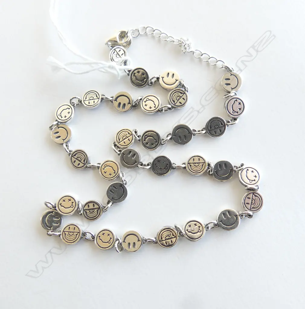 SILVER SMILY FACE DISC LINK NECKLACE L.380mm. 18gms Image 1++