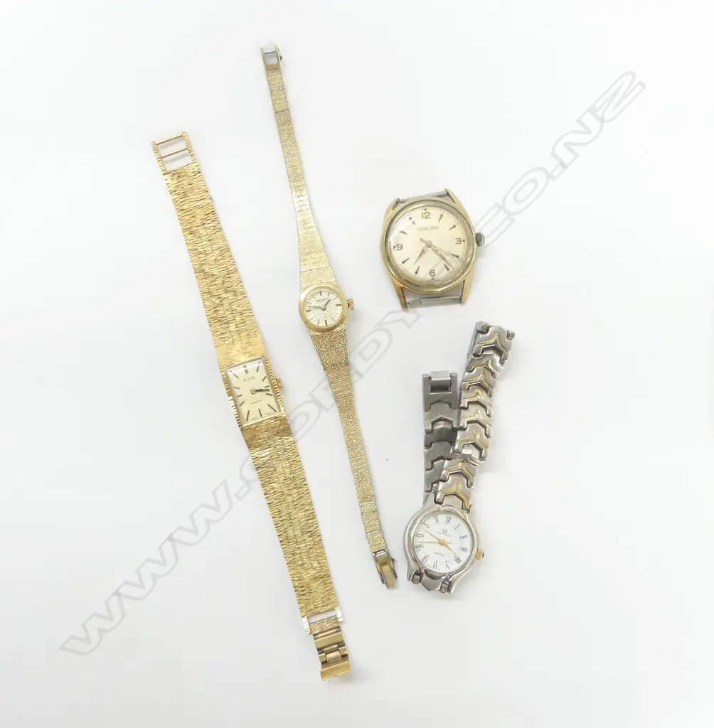 3 VINTAGE LADIES & 1 GENTS WRIST WATCHES  Image 1++