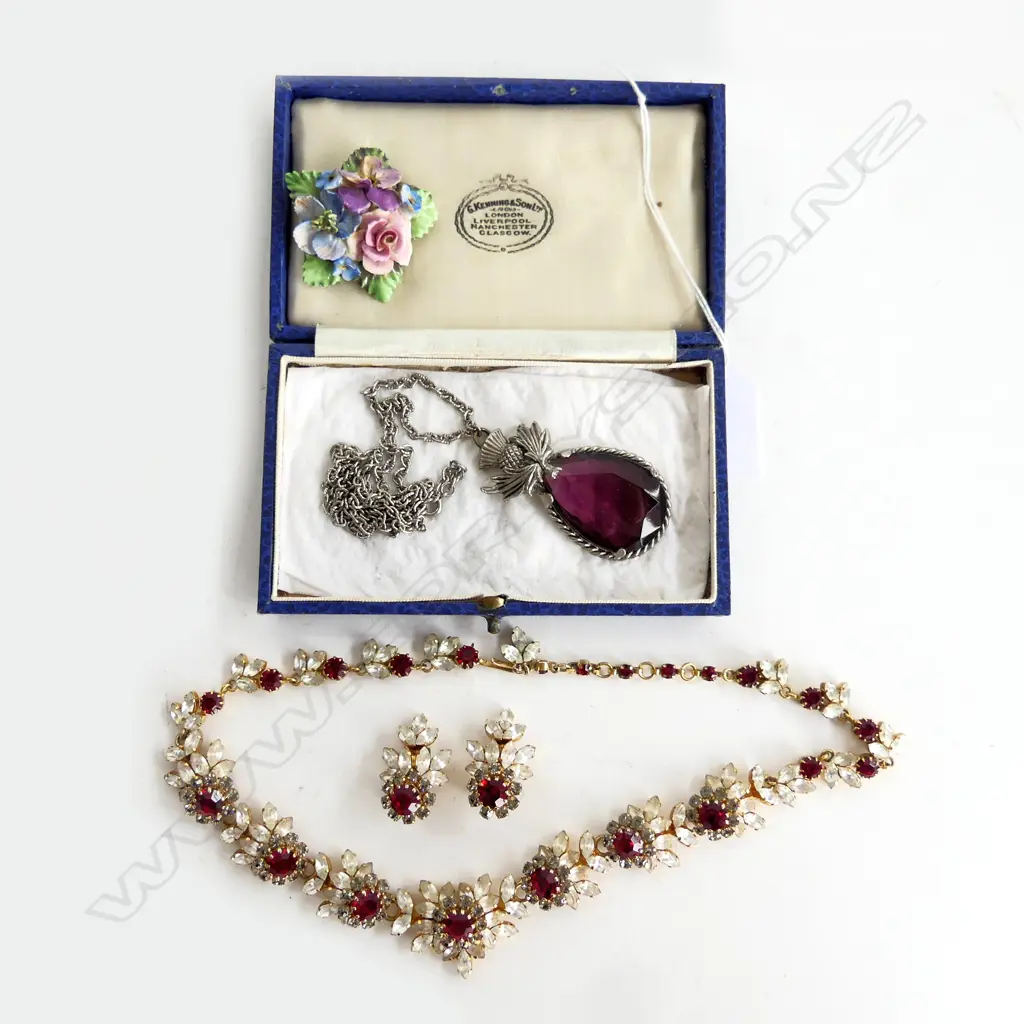 ASST. COSTUME JEWELLERY INCL. NECKLACE & EARRING SET Image 1++
