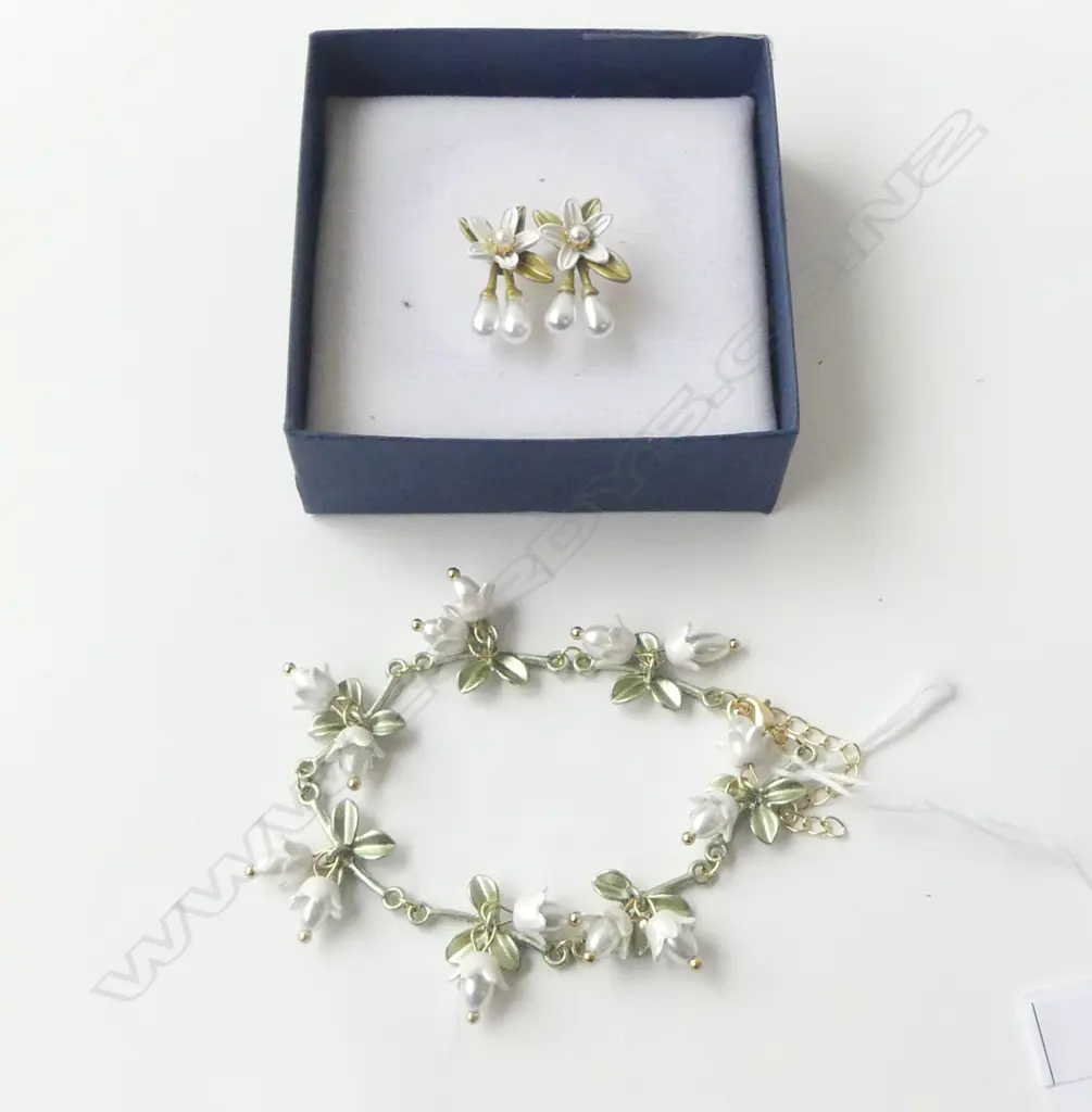 COSTUME BRACELET w MATCHING EARRINGS Image 1++