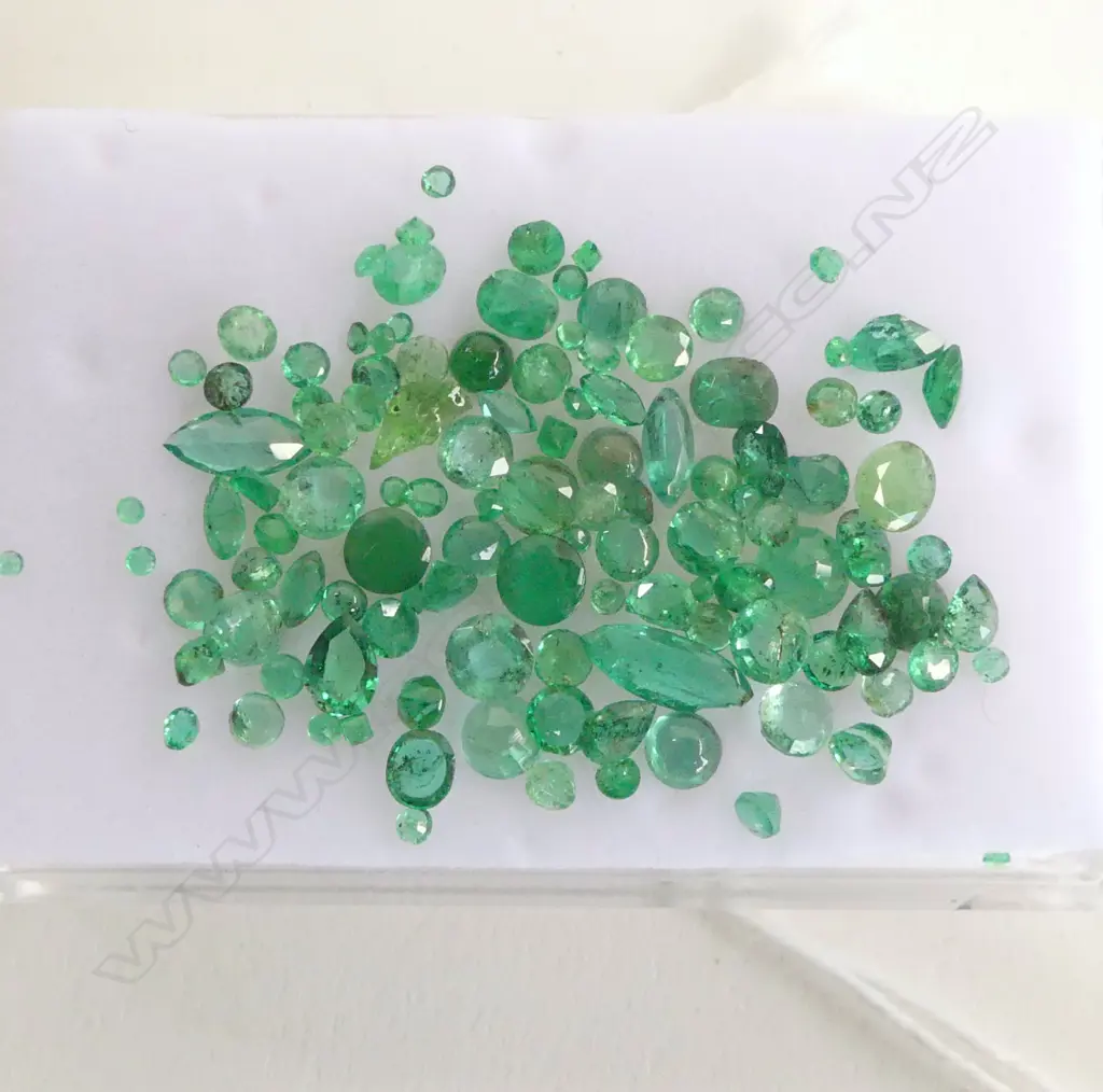 10CT MIXED FACETED EMERALDS Image 1++