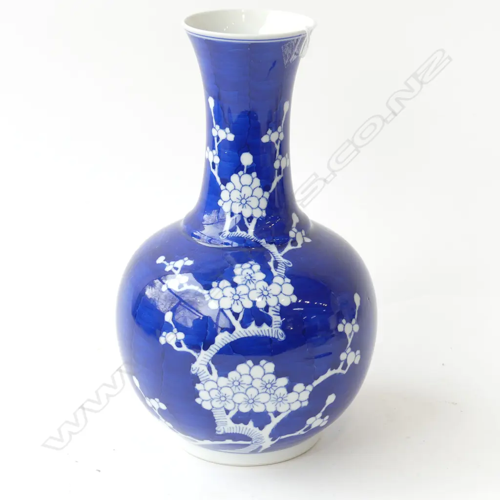 ORIENTAL B/W VASE H.275mm Image 1++