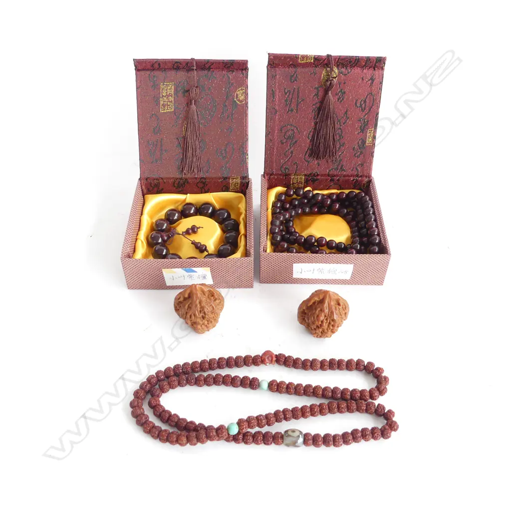 2 ORIENTAL WOODEN BEAD NECKLACES + NECKLACE + 2 WALNUT SHELLS Image 1++