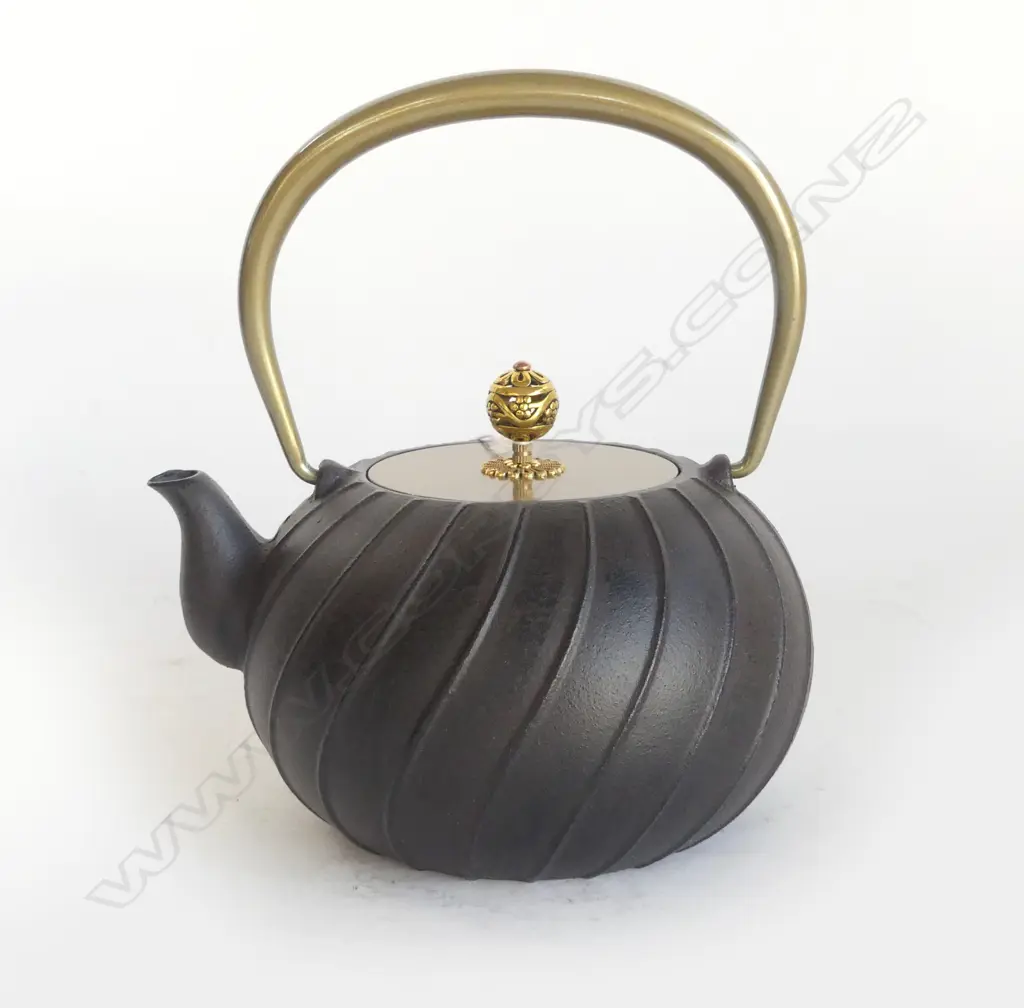 ORIENTAL CAST IRON KETTLE 160mm dia Image 1++