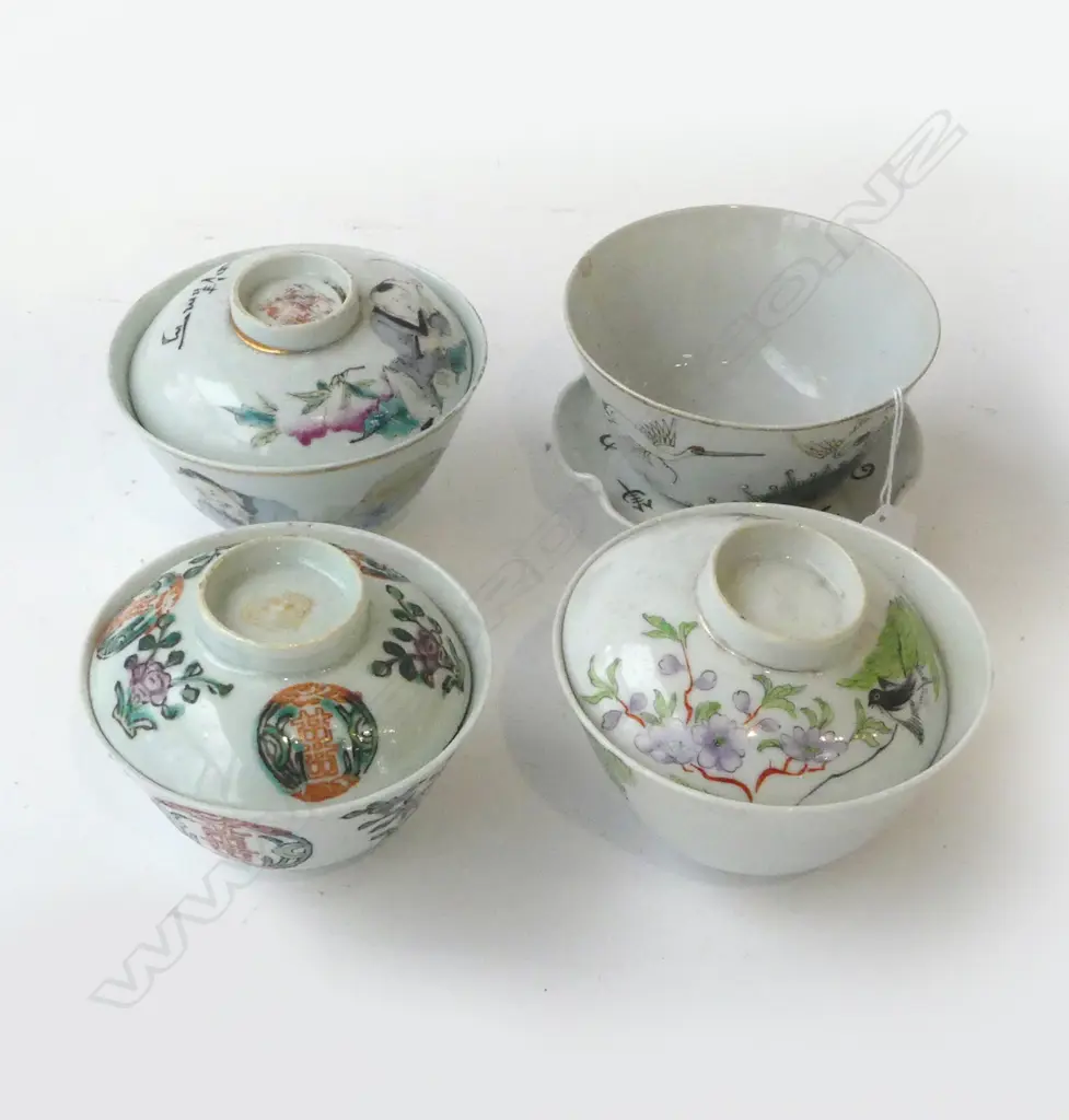 4 ORIENTAL LIDDED TEA BOWLS, 1 w. HAIRLINE Image 1++
