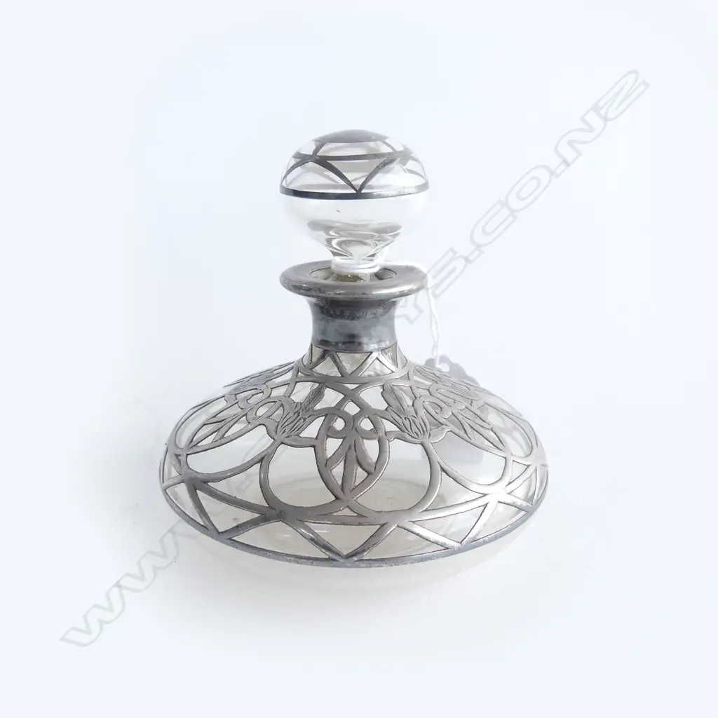 VINTAGE SILVER OVERLAYED SQUAT GLASS SCENT BOTTLE H.100mm Image 1++