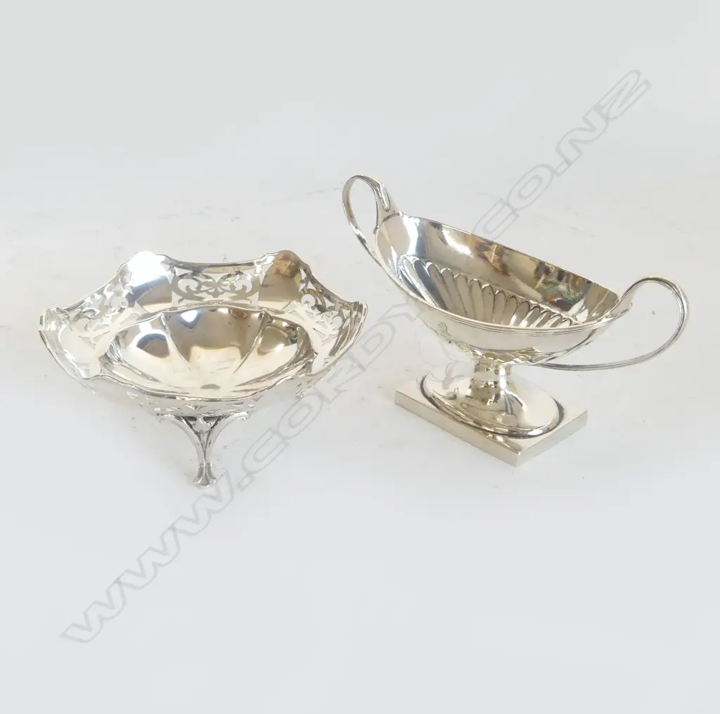 2 STG SILVER DISHES, 156gms Image 1++