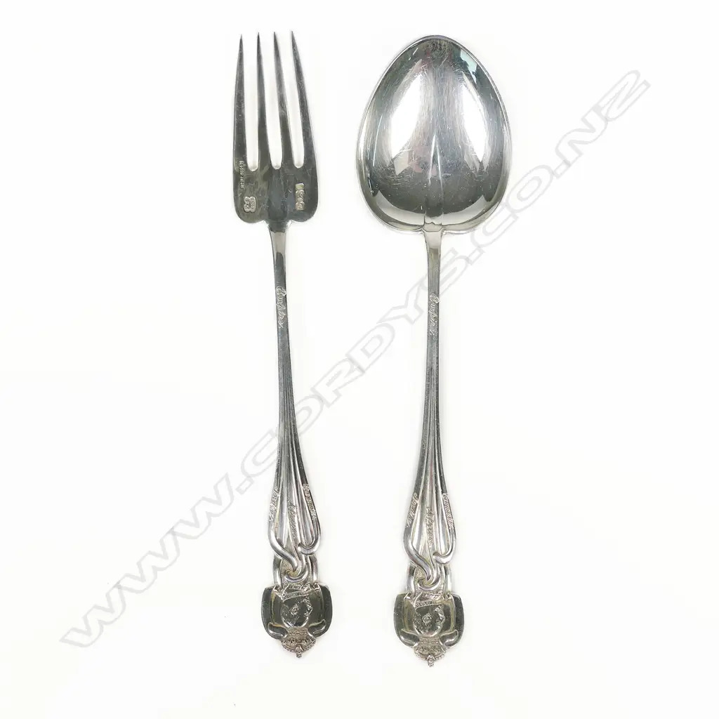 A cased pair of Edwardian silver King Edward VII Souvenir spoon and fork, Image 1++