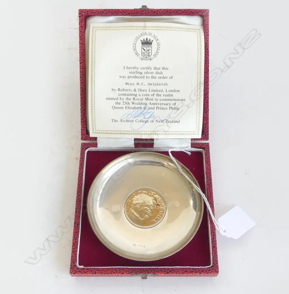 STG SILVER DISH w. CHURCHILL COIN, 100mm dia, 75gms, CASED Image 1++