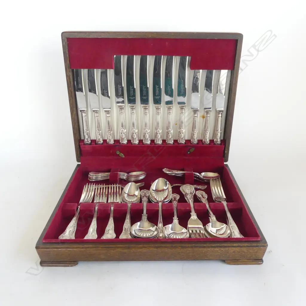 DOUBLE STRUCK KINGS PATTERN SILVER PLATE CUTLERY IN OAK BOX Image 1++