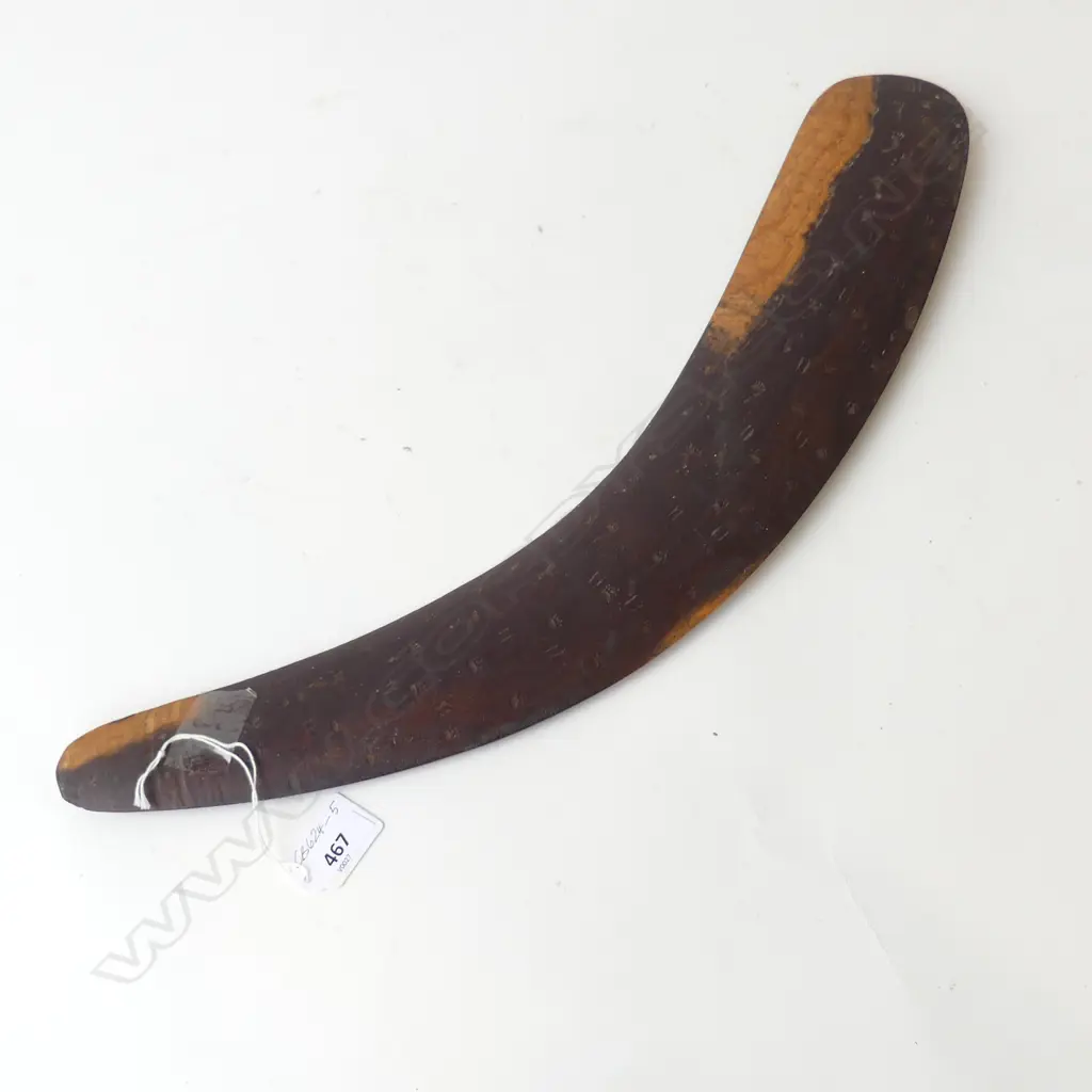 A RARE VINTAGE MULGA WOOD ABORIGINAL FISHING BOOMERANG w FEET IMPRESSIONS & WHALE DESIGN AT HEAD Image 1++