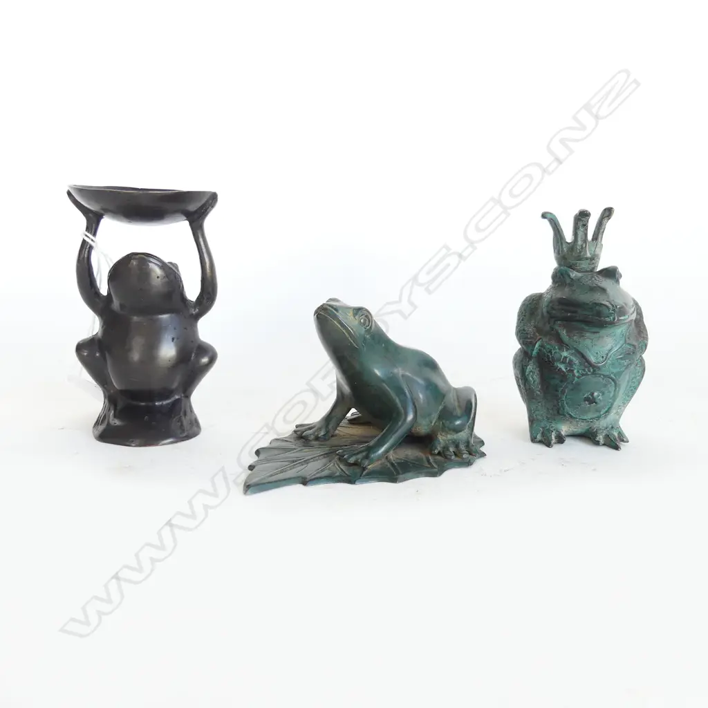 3 BRONZE FROGS; ON LEAF, HOLDING BOWL, CROWNED H.100mm Image 1++