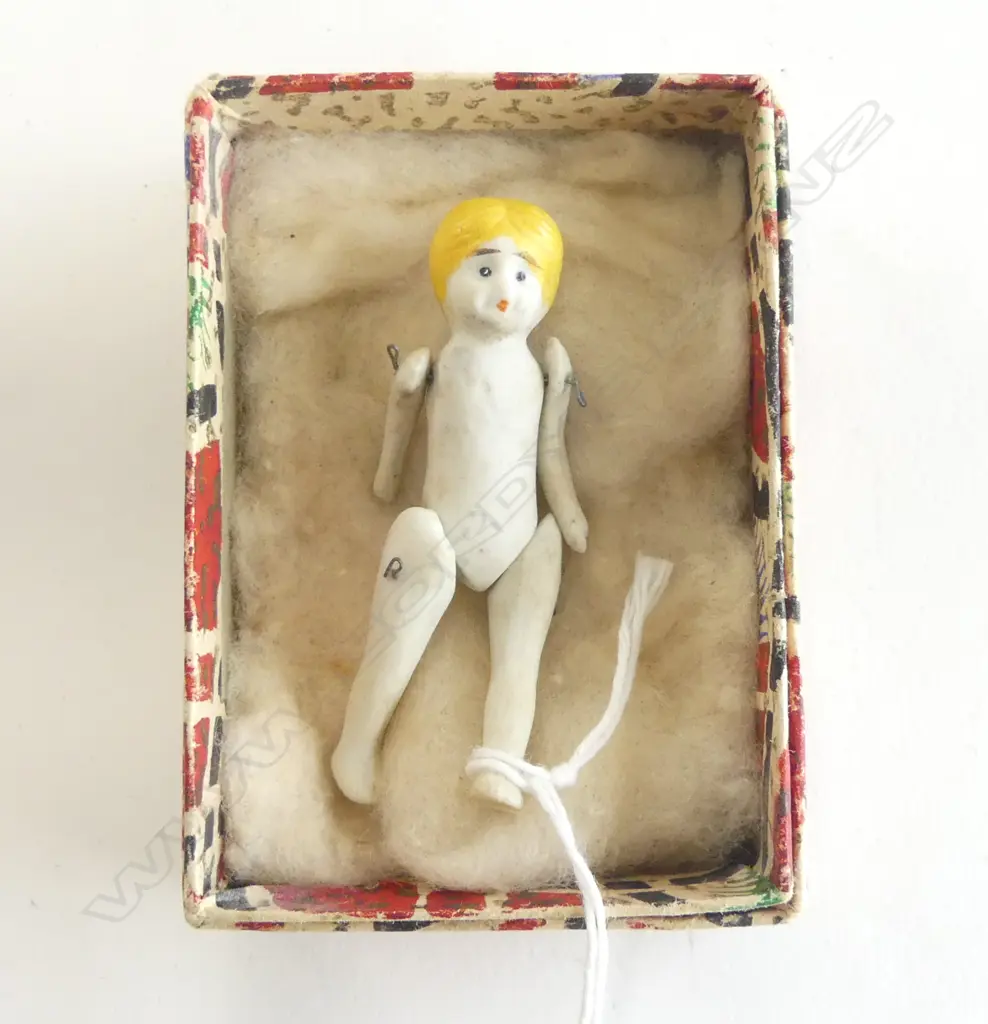 CARL HORN Miniature BISQUE DOLL for a dolls house. Jointed limbs. H.55mm Image 1++