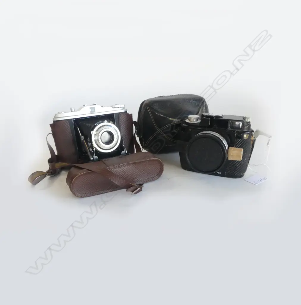 TWO CAMERAS UNDERWATER NIKONOS & FOLDING AGFA VARIO 1950'S Image 1++