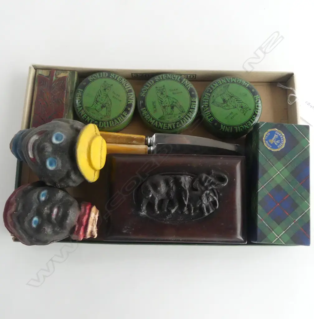 SMALL TRAY MIXED COLLECTABLES PUPPET HEADS  INK TINS KNIVES  ETC Image 1++
