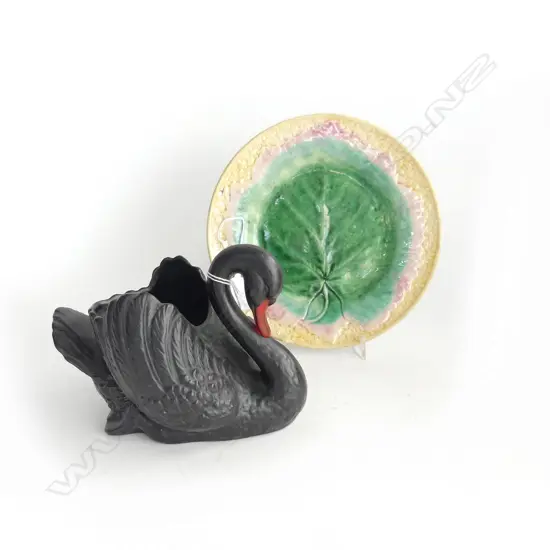 OLD 'ETRUSCAN' MAJOLICA PLATE BEGONIA LEAF PATTERN & BLACK SYLVAC  SWAN L.200mm