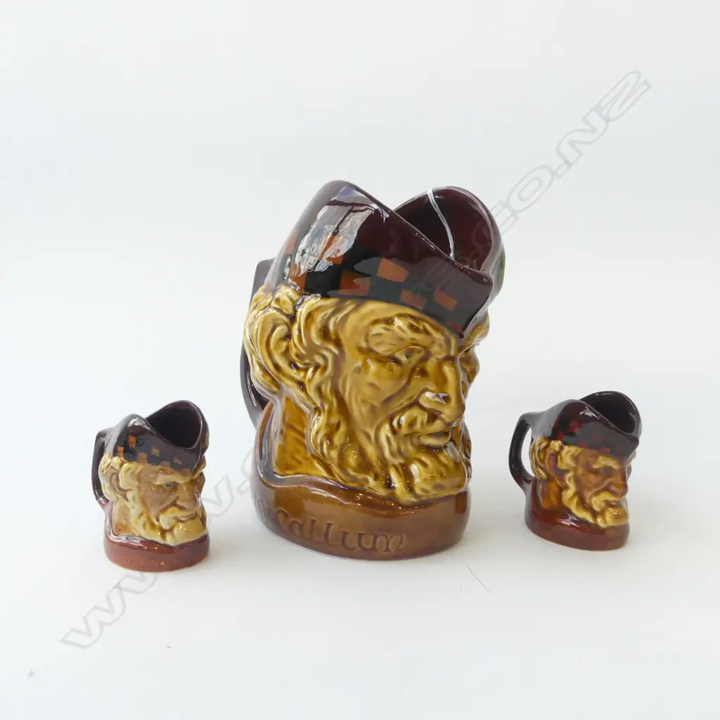 THREE MCCALLUM WHISKY CHARACTER JUGS - LARGE JUG W. WADE STAMP, L.70MM-170MM Image 1++
