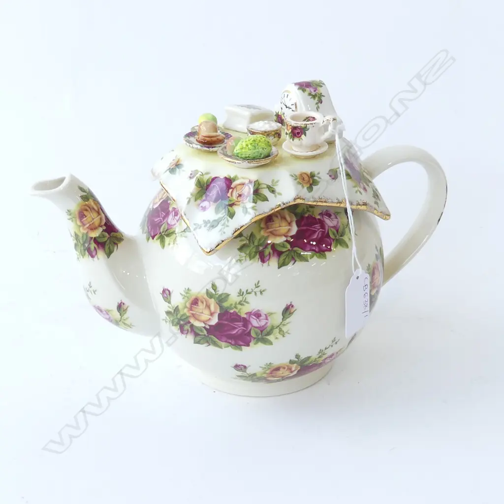 ROYAL ALBERT OLD COUNTRY ROSES TEAPOT w. NOVELTY PICNIC LID (PAUL CARDEW) Image 1++