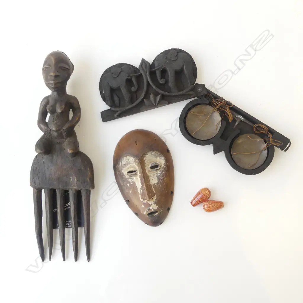 AFRICAN CARVED WOOD COMB L290MM FACE MASK GOLD SCALES & 2 STONE BEADS Image 1++