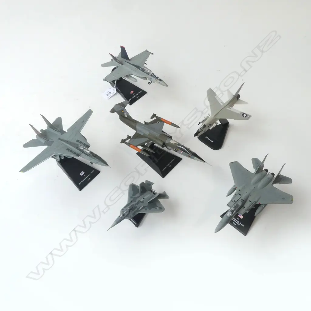 6 MODEL FIGHTER JETS ON STANDS L.190mm Image 1++