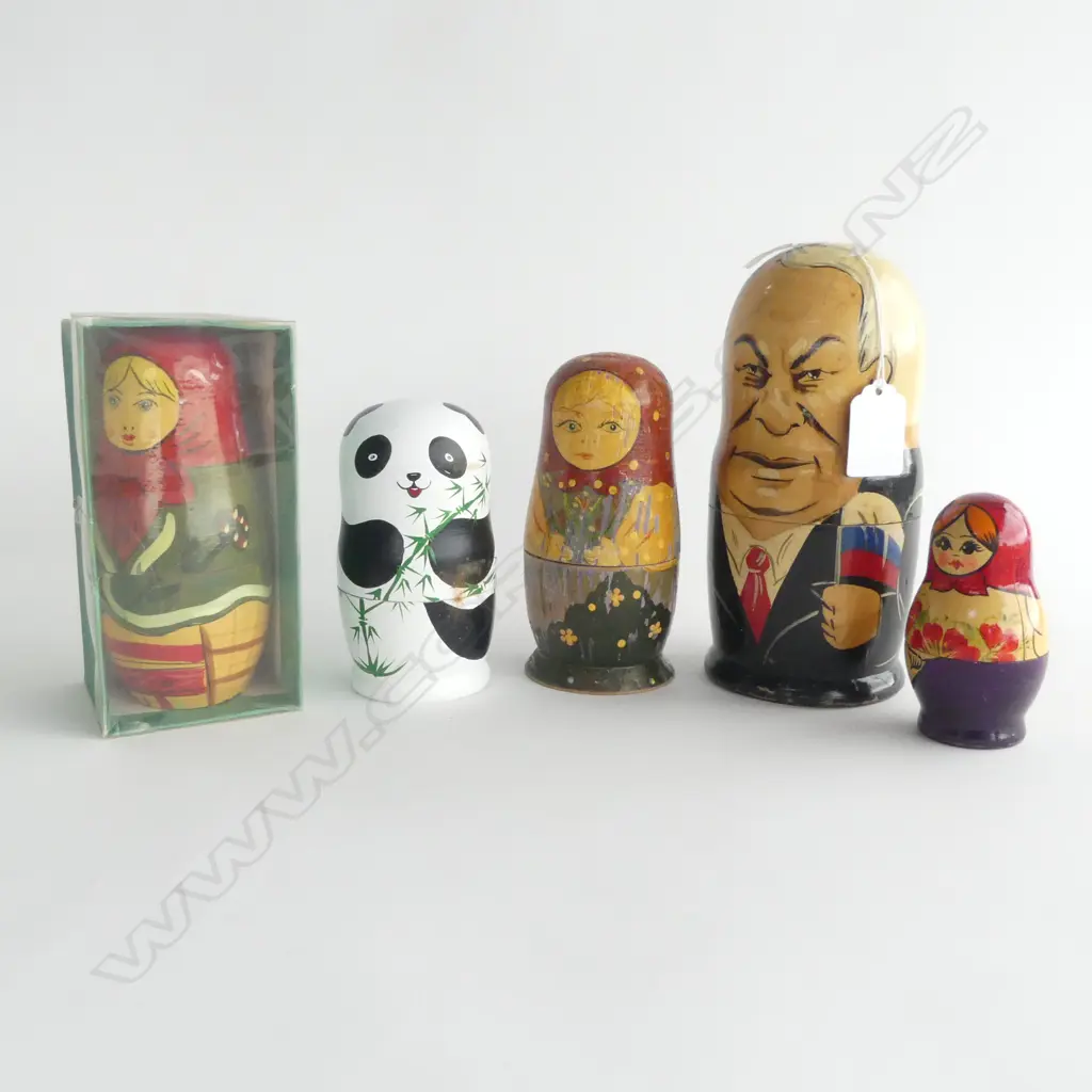 COLLECTION OF 5 BABUSHKA DOLLS 180MM TALLEST Image 1++
