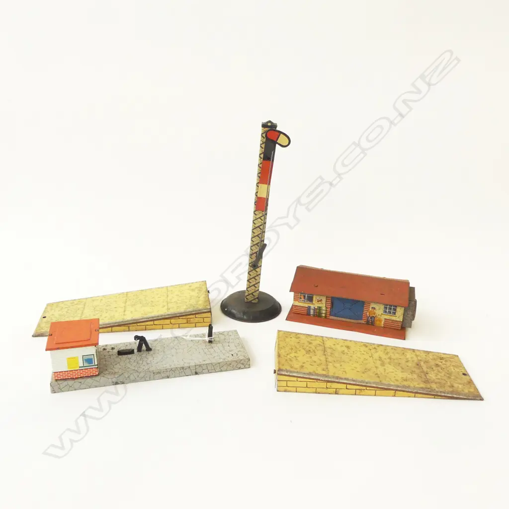 HORNBY ENGLAND BY MECCANO TINPLATE RAILWAY SIGNAL & JOINING PLATFORM, & WEST GERMANY RAILWAY STATION AND BEER FACTORY, Image 1++