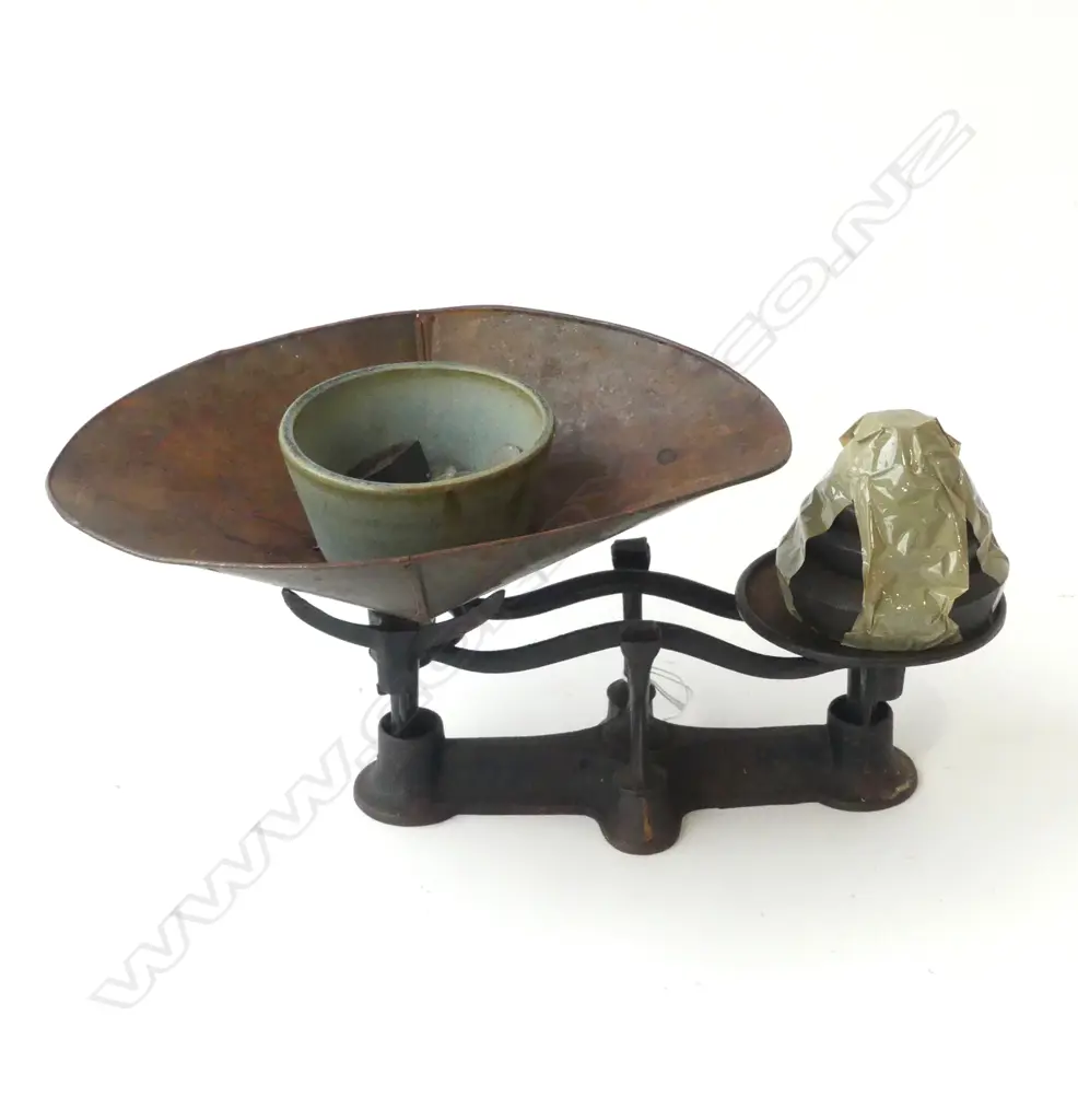 ANTIQUE CAST IRON SCALES Image 1++