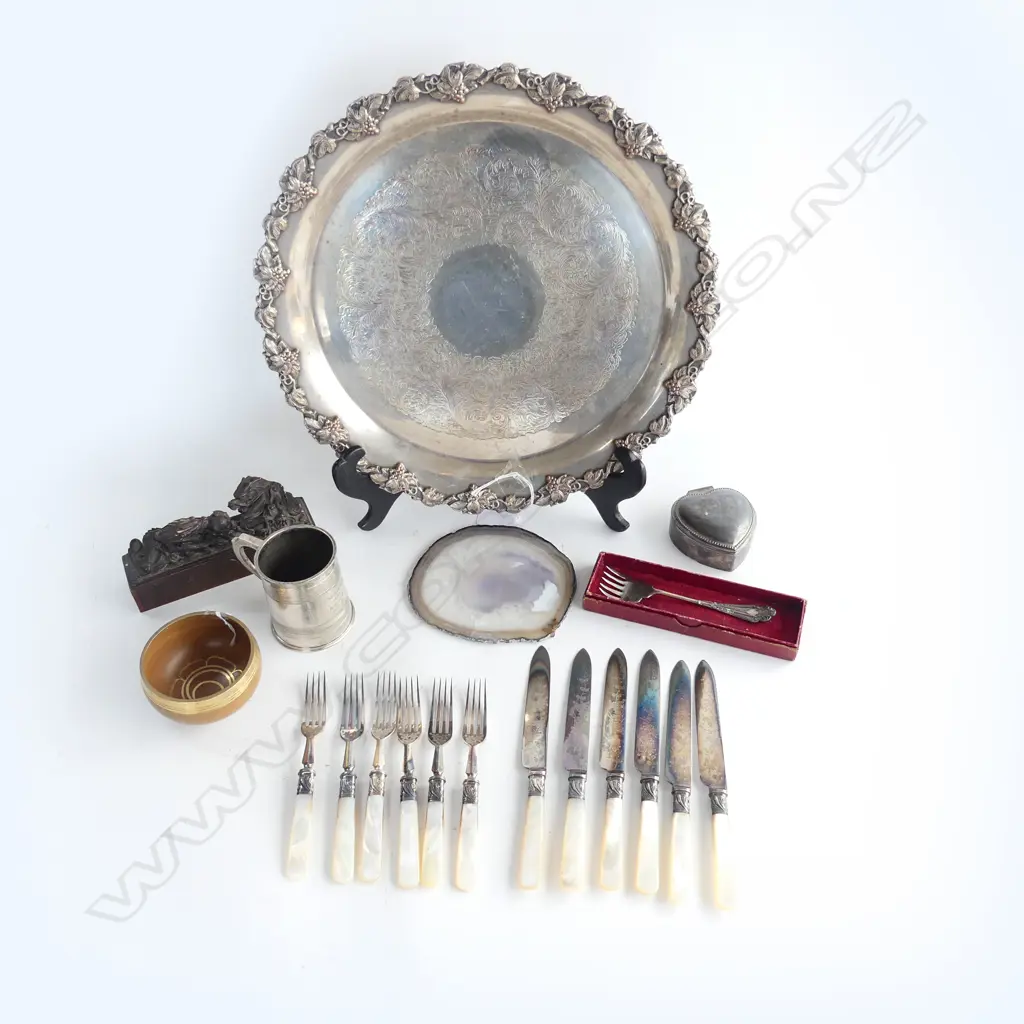 EP TRAY 6 COLLECTABLES & MOP HANDLED FRUIT KNIVES & FORKS SET Image 1++